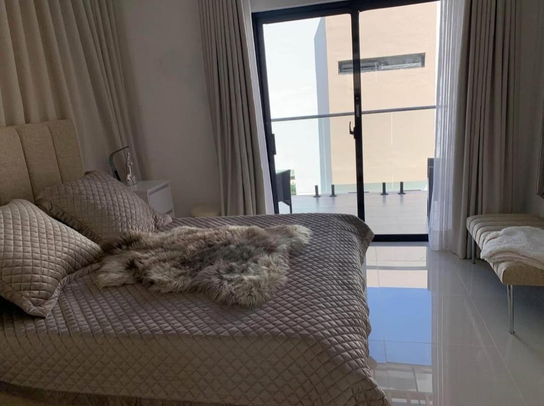 Villa Familiar Con Piscina En Vistacana Punta Cana