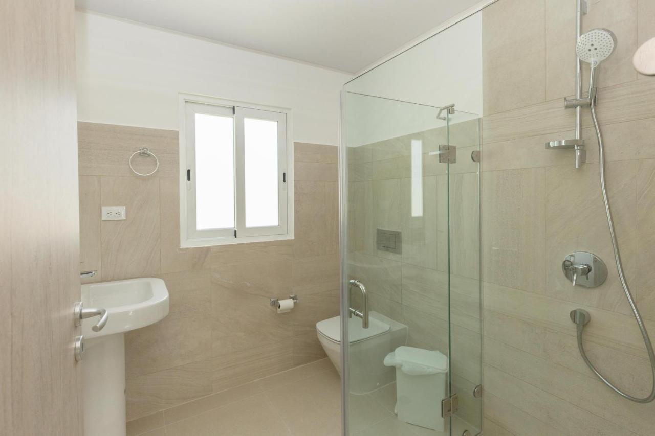 Cocotal Lake Village B102 - Golf Gated Community, Free Wi-fi Сasa de vacaciones Punta Cana