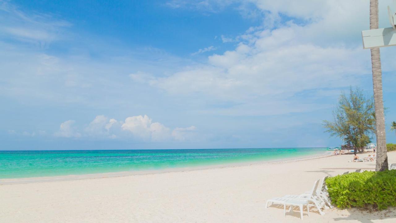 Cocotal Lake Village B102 - Golf Gated Community, Free Wi-fi * Punta Cana