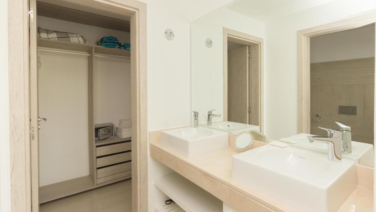 Cocotal Lake Village B102 - Golf Gated Community, Free Wi-fi