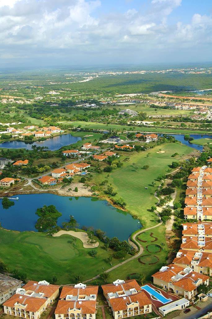 Cocotal Lake Village B102 - Golf Gated Community, Free Wi-fi Сasa de vacaciones *