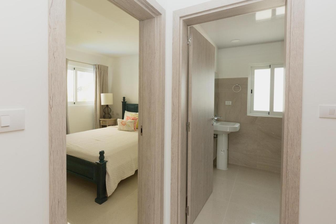 Cocotal Lake Village B102 - Golf Gated Community, Free Wi-fi