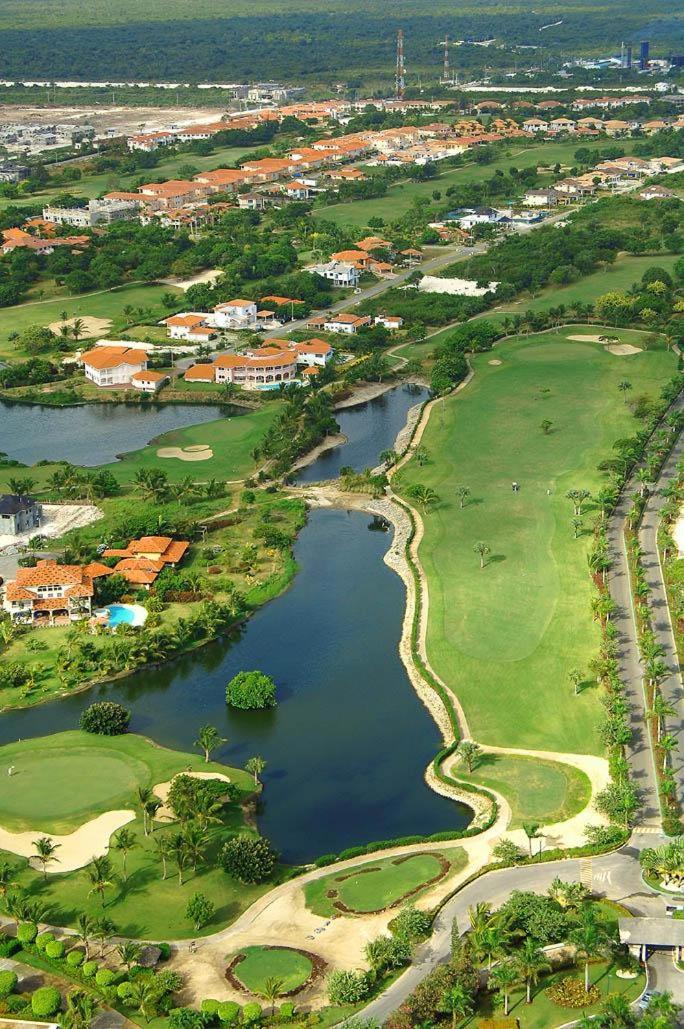 Cocotal Lake Village B102 - Golf Gated Community, Free Wi-fi Сasa de vacaciones *