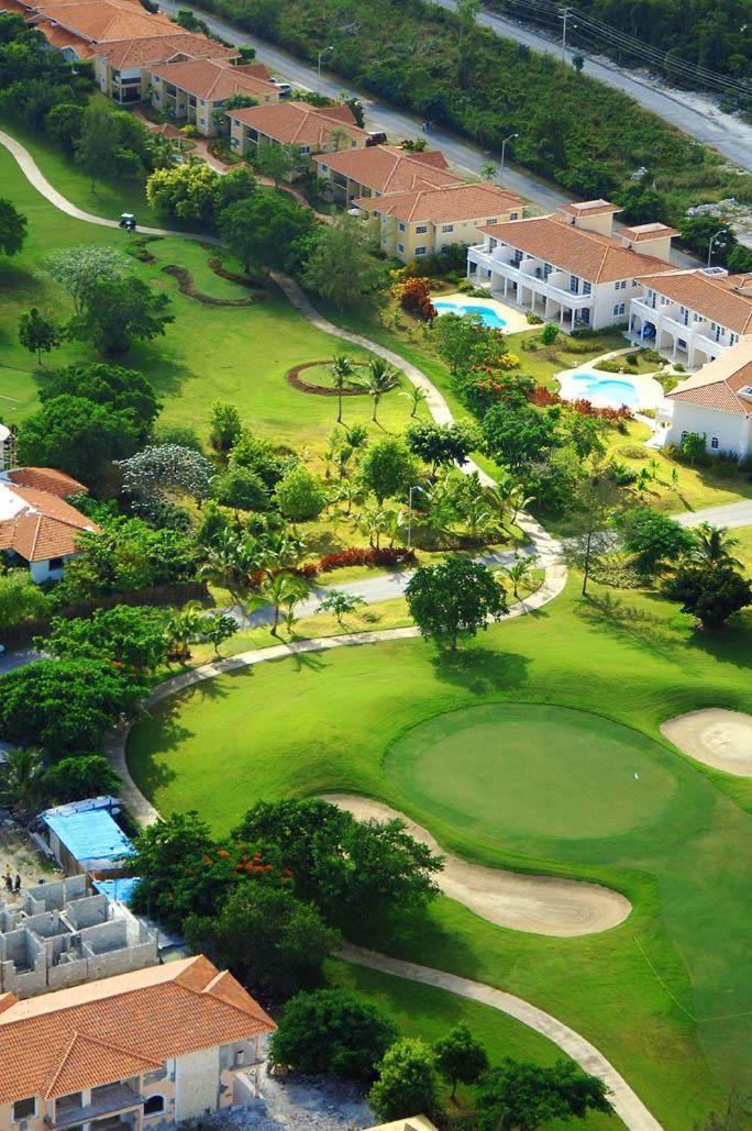 Cocotal Lake Village B102 - Golf Gated Community, Free Wi-fi Punta Cana