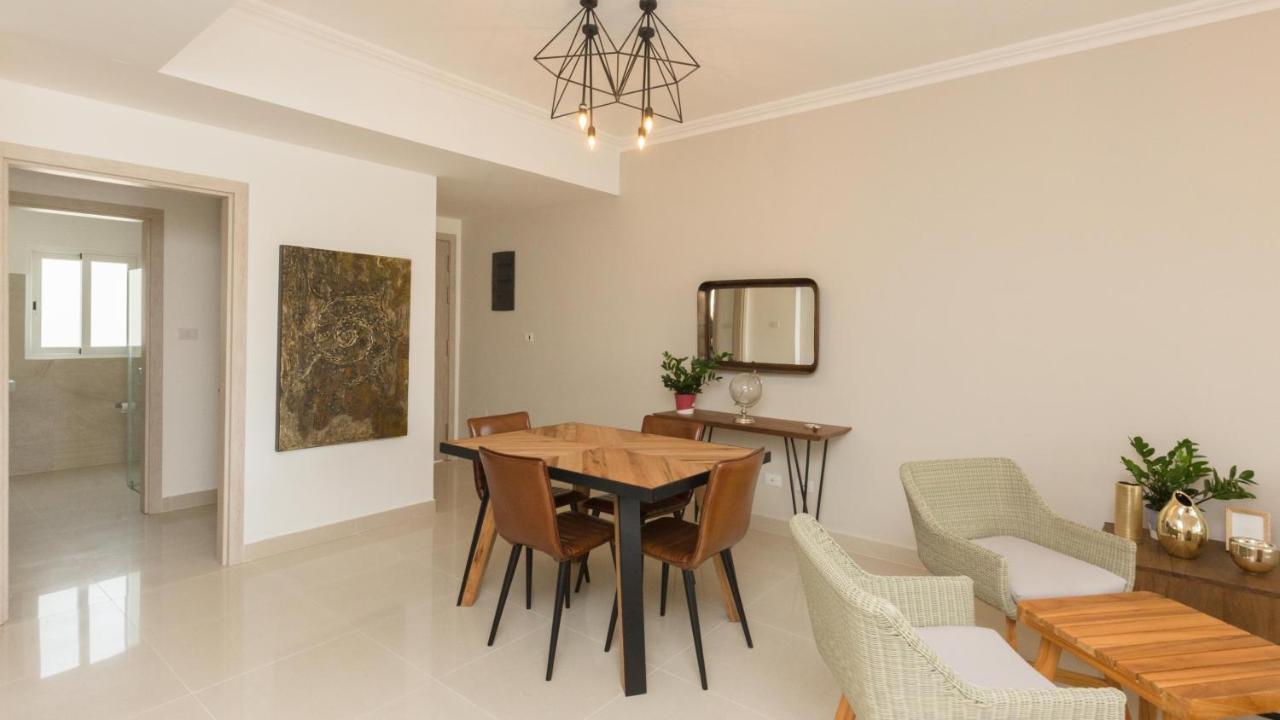 Cocotal Lake Village B102 - Golf Gated Community, Free Wi-fi *