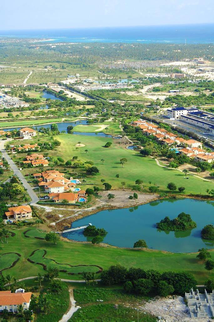 Cocotal Lake Village B102 - Golf Gated Community, Free Wi-fi Punta Cana