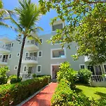 Relax Studios Deluxe Tropical Wifi Pool Parking