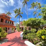 Los Corales Villas&Suites - Beach Club, Spa, Restaurants