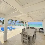 Beachfront Ocean View Condo 8 people WiFi PickUp
