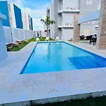 Luxurious 2 Bedroom Apartment With Pool