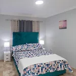 Nely y Pietro share apartment