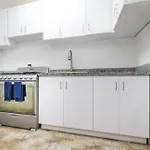 Nely y Pietro share apartment