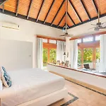 Fabulous Bungalow With Private Pool Caa
