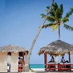 Tropicana Suites Deluxe Beach Club And Pool - Playa Los Corales