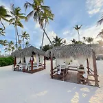 Vacation Suites With Rooftop Pool, Beach Club, Spa, Restaurants - Playa Los Corales