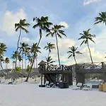 Vacation Suites With Rooftop Pool, Beach Club, Spa, Restaurants - Playa Los Corales