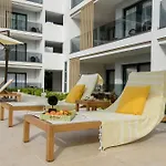 Beautiful Apartment With Direct Access To The Pool