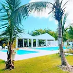 Hot Tub, Pool, Walk To Fun, Beach, Dining, Shops