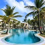 Playa Paradise Suites - Rooftop Pool And Beach Club