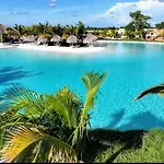 Villa In Punta Cana With Pool In Common Area