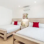 Bungallow With 3Br Pool And Bbq In Green Village