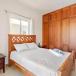 King Size Bed With Pool - Beachside 2 Bedroom Condo