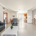 King Size Bed With Pool - Beachside 2 Bedroom Condo