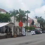 Boxy Villa Apart-Hotel