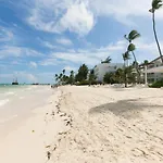 Beach Residency B2 - Walk To The Beach/Grocery/Dining Free Wifi