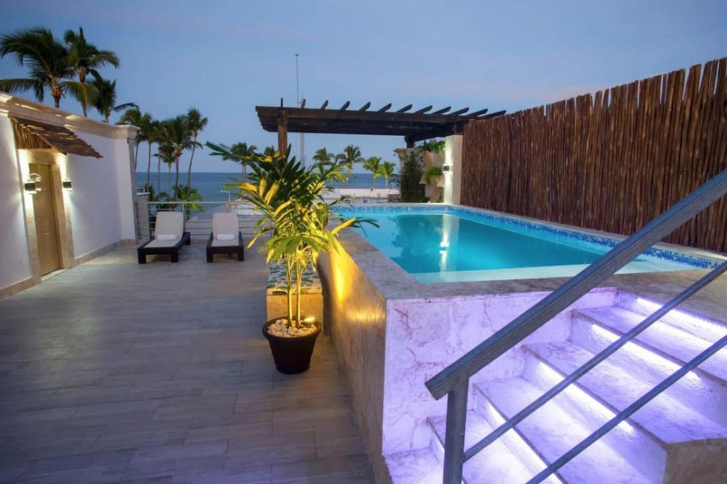 Apartahotel Deluxe Suites Chateau Del Mar - Swimming Pool And Jacuzzi - Bavaro Beach 4*