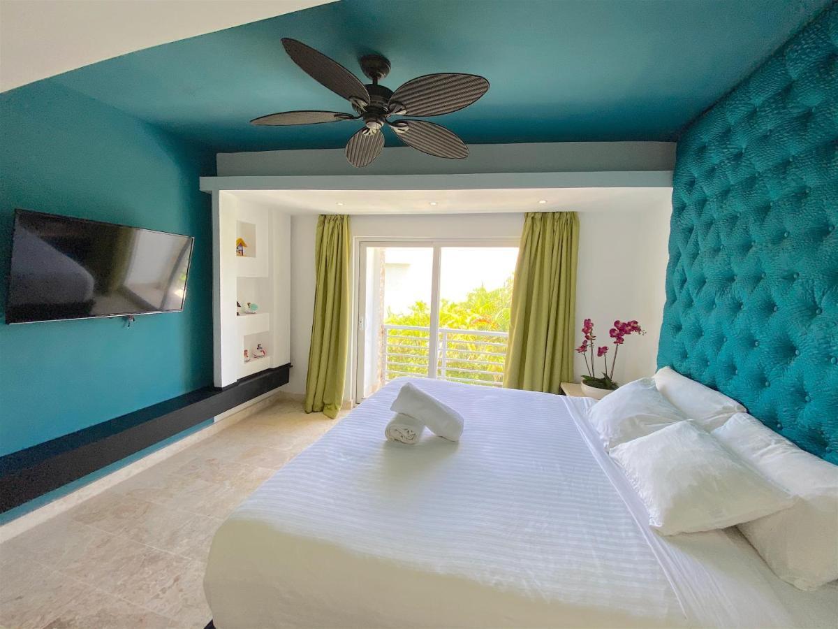 Apartahotel Deluxe Suites Chateau Del Mar - Swimming Pool And Jacuzzi - Bavaro Beach