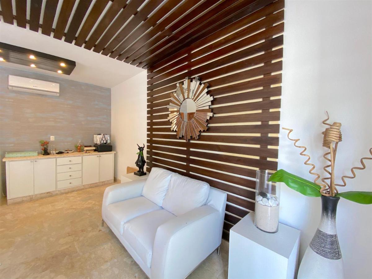 Deluxe Suites Chateau Del Mar - Swimming Pool And Jacuzzi - Bavaro Beach Apartahotel