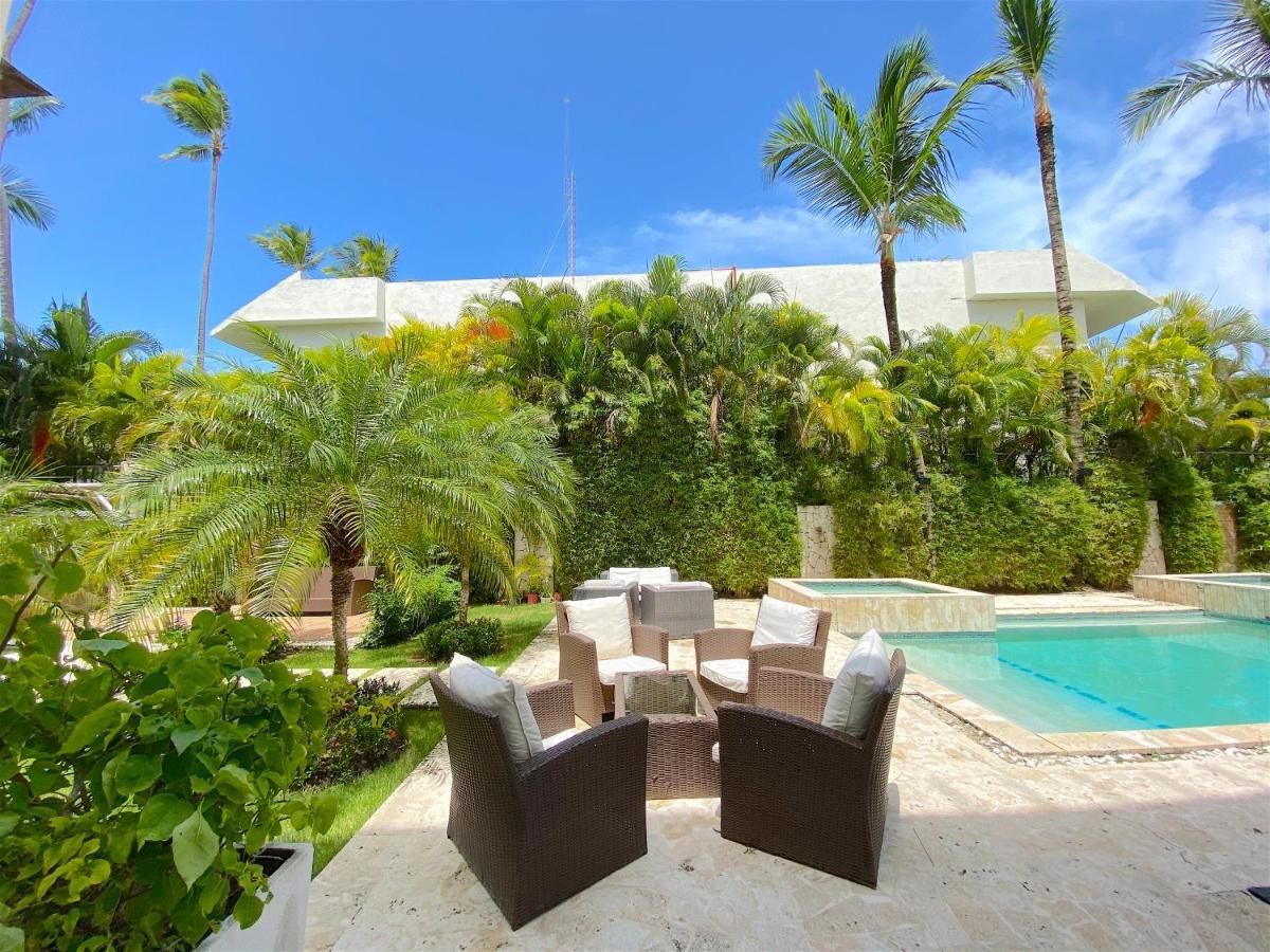 Deluxe Suites Chateau Del Mar - Swimming Pool And Jacuzzi - Bavaro Beach Apartahotel