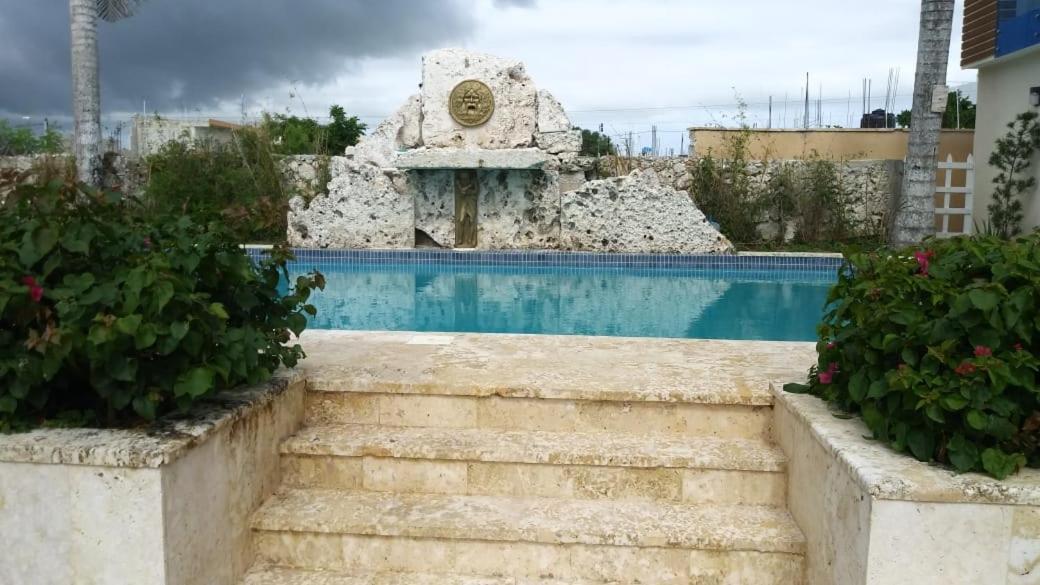Villa Embassy Village *
