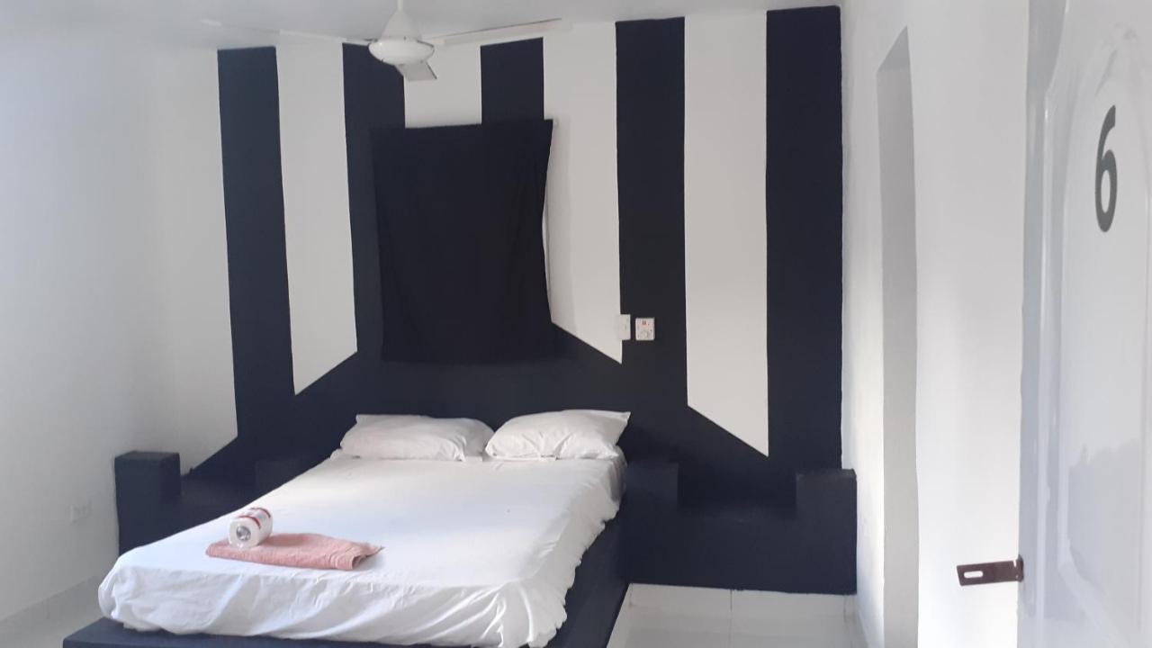Hostal Punto4 *