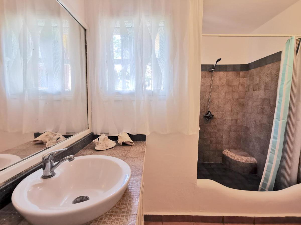 With Bbq & Wifi Access To Swimming Pool - Playa Corales Villa