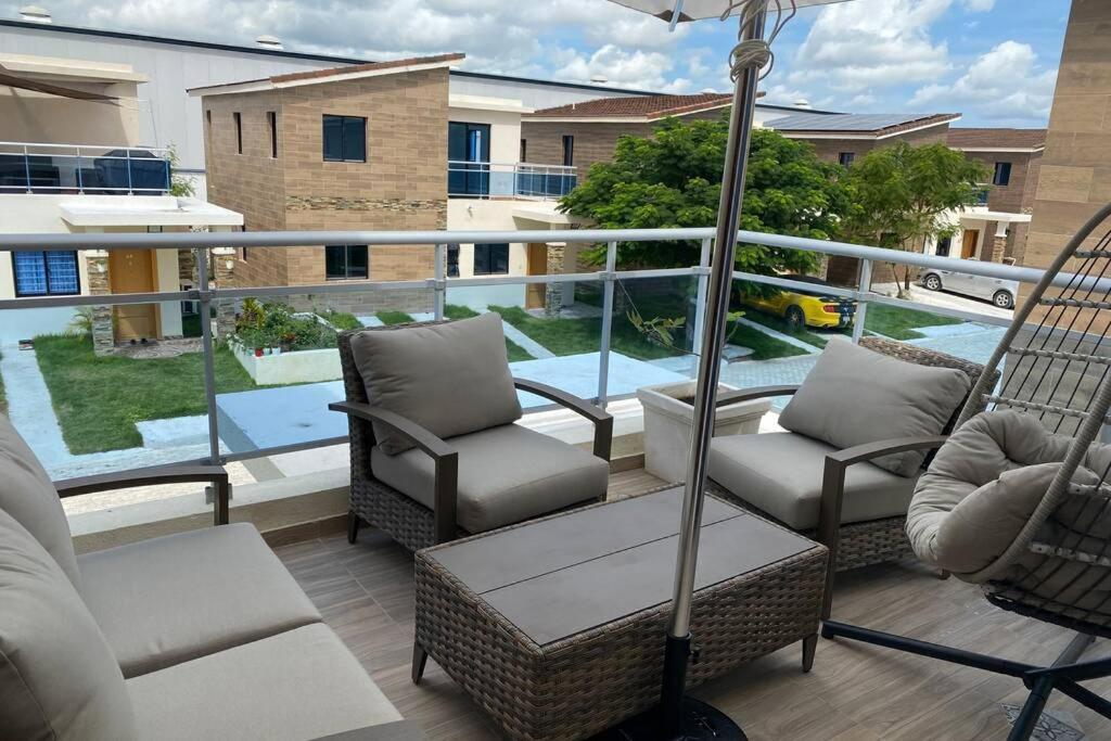 Brand New Vacation In Embassy Village Villa *