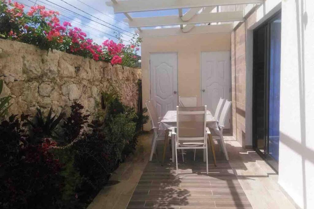 Brand New Vacation In Embassy Village *