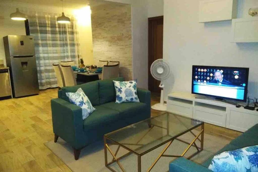 Brand New Vacation In Embassy Village Villa *