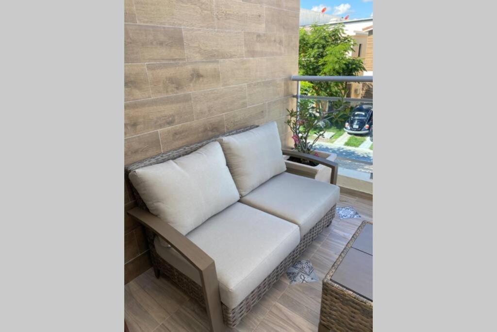 Brand New Vacation In Embassy Village Villa
