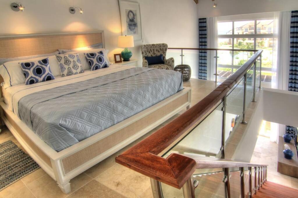 Beachfront Paradise Luxury Penthouse