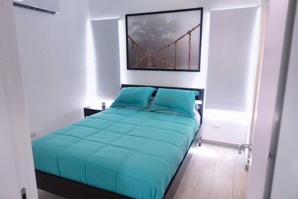 Coral Village Walking Distance To Restaurants & *