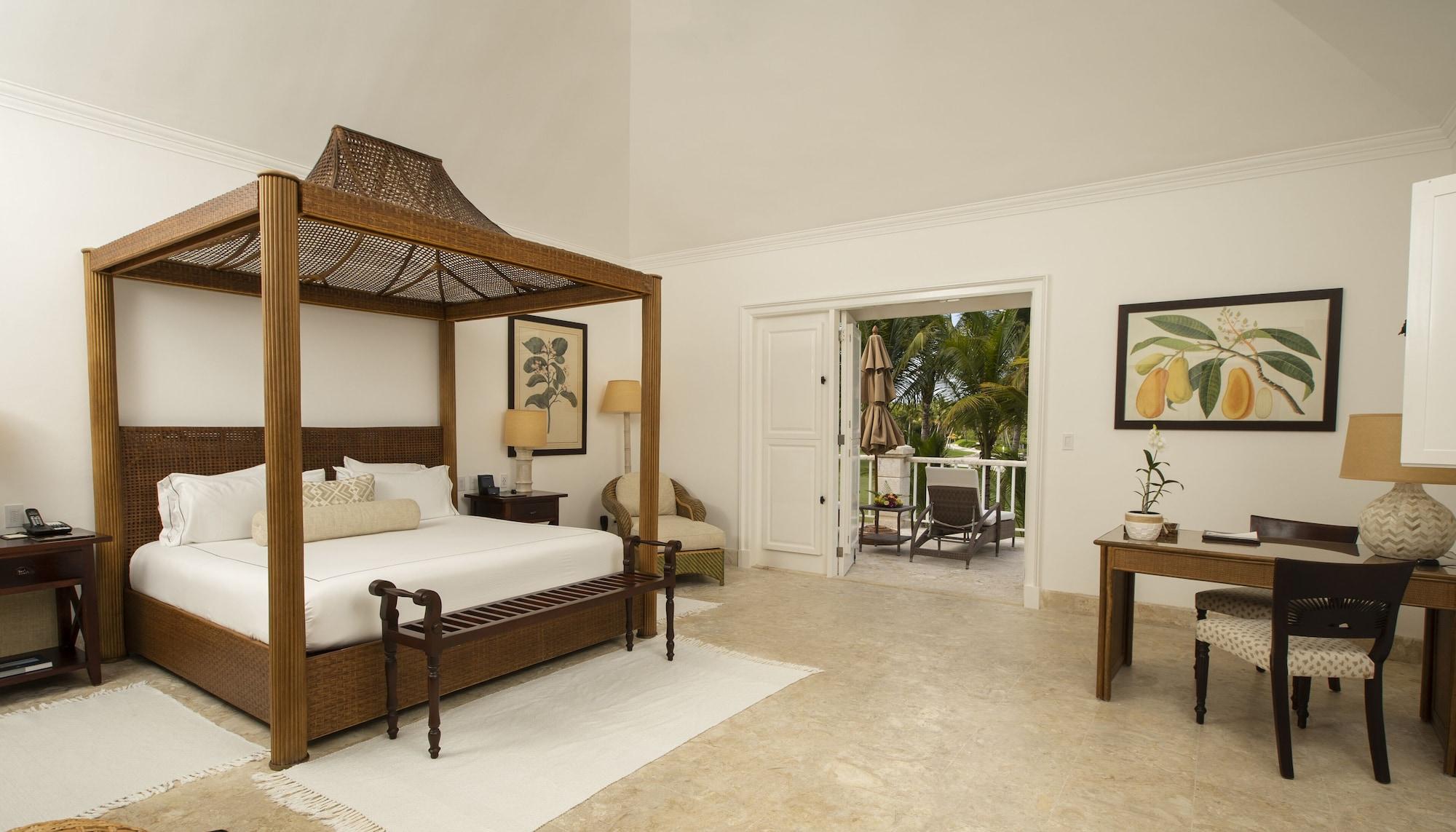 Tortuga Bay, *