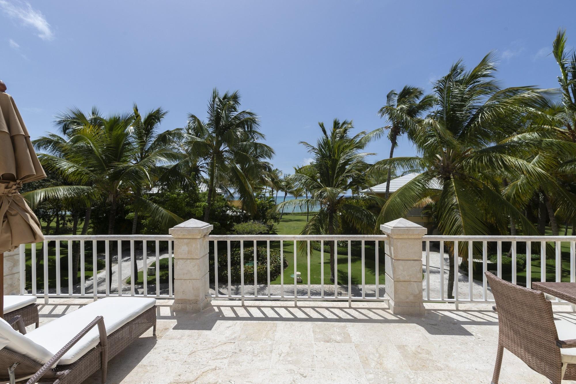 Villa Tortuga Bay, *