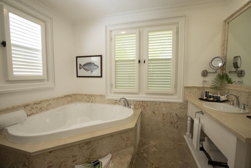 Villa Tortuga Bay, *