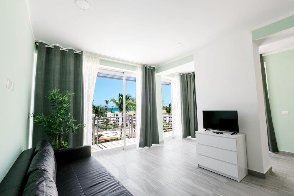 Hotel Ducassi Rooftop Pool & Punta Cana