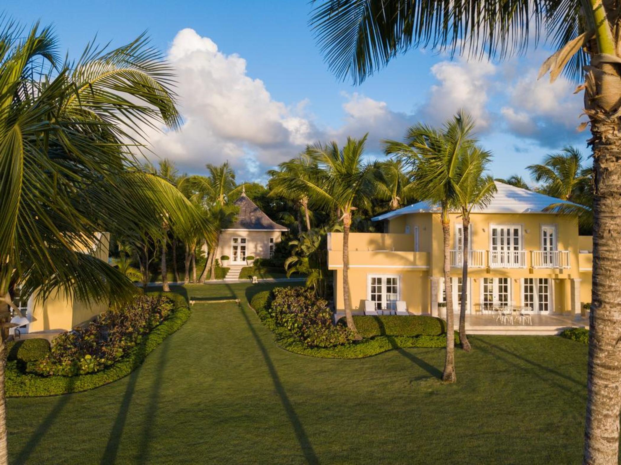 Villa Tortuga Bay, *