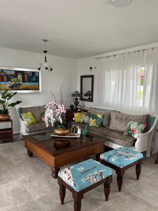 Villa Arias Village *