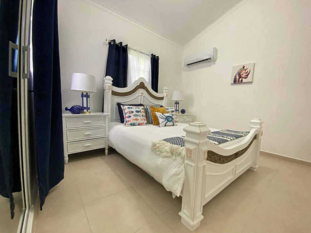 Luxury New 2bdr 2bath 10 Min Driving From The Airport And Beaches *