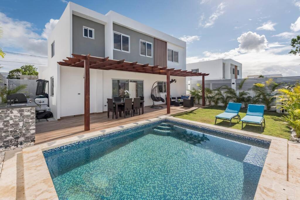 Villa Eco-friendly Tropical 3br 2b With Private Pool & Grill *